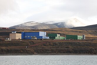 A view of the heliport from the fjord Isfjorden IMG 1839 Heerodden Heliport.jpg