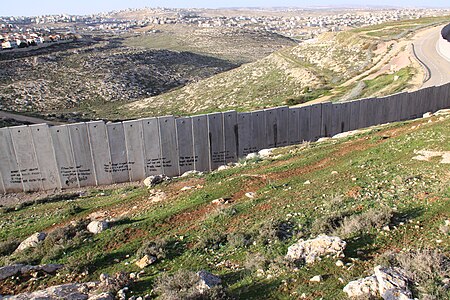 Israeli West-Bank barrier Ramallah.jpg