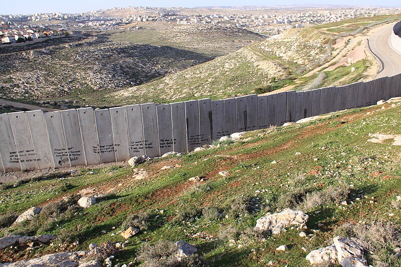 File:Israeli West-Bank barrier Ramallah.jpg