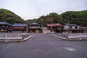 長門二見駅: 歴史, 駅構造, 利用状況