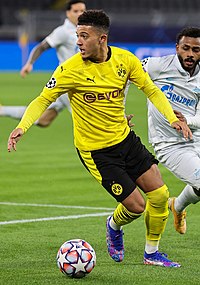 Sancho (vänster) spelandes för Borussia Dortmund 2020