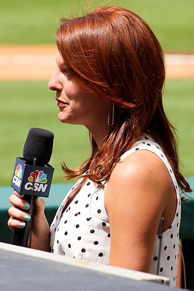 Julia Morales reporting at an Astros game when Space City Home Network was known as CSN Houston (2014)