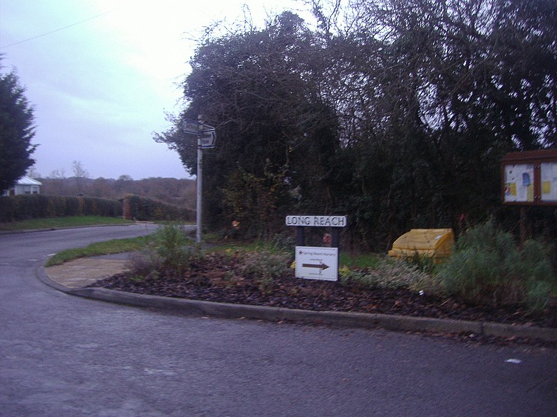 File:Junction of Long Reach and The Street - geograph.org.uk - 2728870.jpg