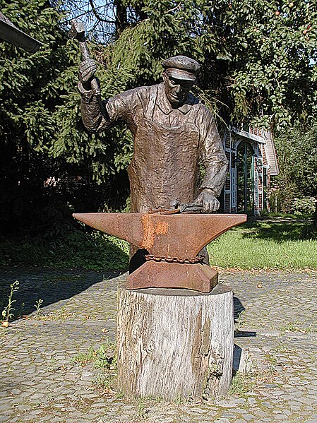 File:Kehdingbruch 2007 -Schmiede Statue- by-RaBoe 001.jpg