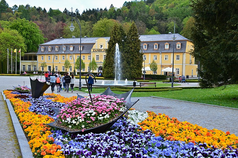 File:Kudowa Zdrój -sanatorium Zámeček - panoramio.jpg