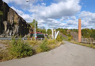 Kvarnholmsvägens äldre del vid Kvarnholmsbron.