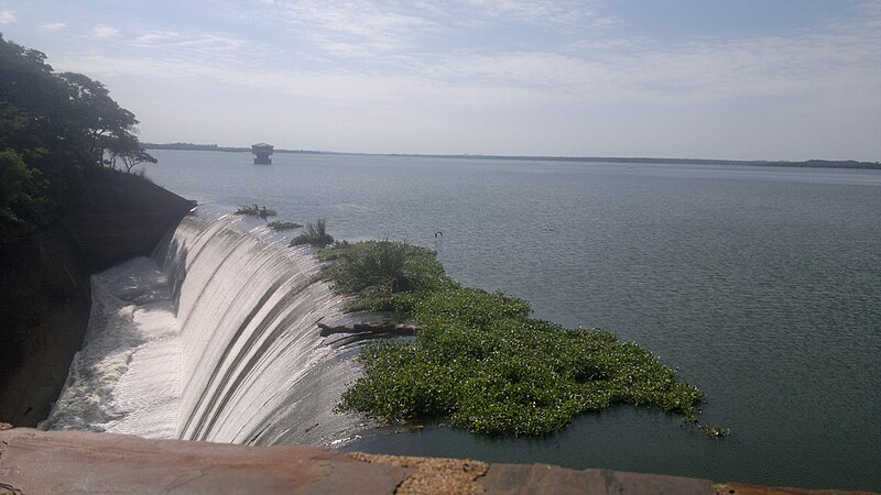 File:Lake Chivero spillway, March 2012.jpg