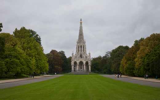 Park van Laken (architect: Édouard Keilig, 1876-1880) met zicht op het Leopold I-monument
