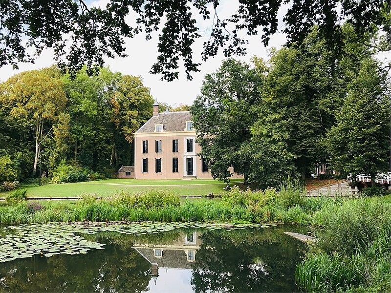 File:Landhuis Oud Amelisweerd klein.jpg