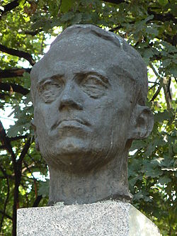 Паметник на Людмил Стоянов в Борисовата градина в София