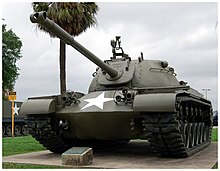 Средний танк M48. Сколько-нибудь уязвимыми для 57-мм пушки являются лишь средняя часть маски орудия (132 мм), основание башни (178 мм) и средняя часть НЛД (125 мм)