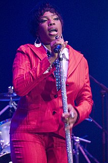 Macy Gray American singer-songwriter (born 1967)