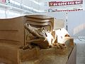 戦時中に金属部分が取り外されたドイツ・フランクフルト・アム・マインの「メルヒェンブルネン」（おとぎ話の噴水）を修復する計画にあたり、古写真から再現された粘土模型