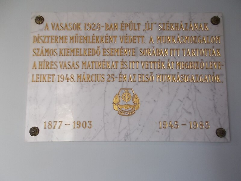 File:Magdolna Straße 5-7, Gedenktafel 1877-1903 1945-1985, 2021 Józsefváros.jpg