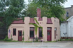 Main and Center gas station, La Harpe.jpg