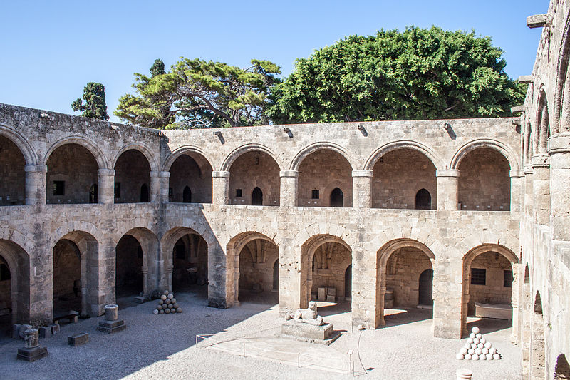 File:Main courtyard, Archaelogical Museum-7.jpg