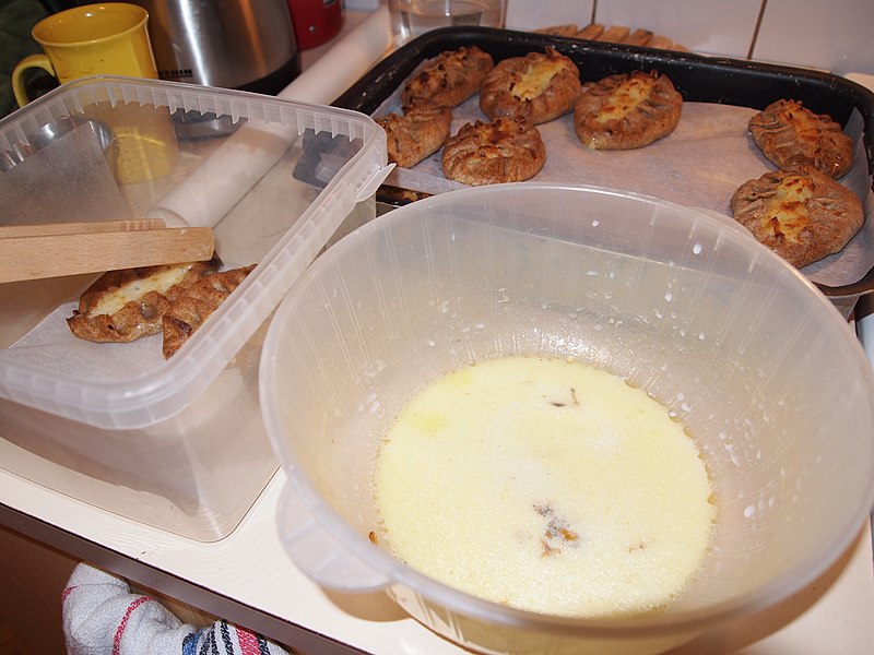 File:Making Karelian pasties, baked and pasted (5299381607).jpg