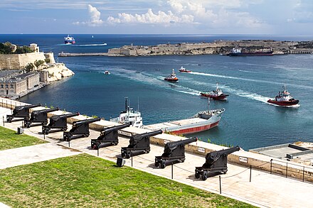 Ships passing the Saluting Battery