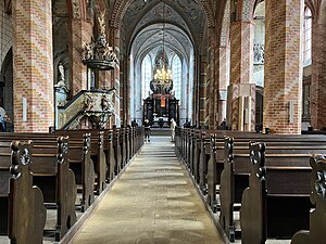 Marienkirche Bergen Innenaufnahme.jpg