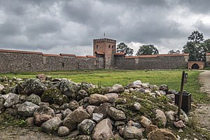 Polski: Miedniki Królewskie - pozostałości zamku Lietuvių: Medininkų pilis English: Medininkų Castle