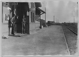 Men on railroad station platform. Hastings, Oklahoma - NARA - 283744.jpg