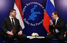 دميتري ميدفيديف و رئيس مجلس الوزراء لدولة لاتفيا فالديس دومبروفسكيس