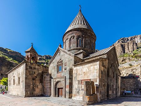 Tập_tin:Monasterio_de_Geghard,_Armenia,_2016-10-02,_DD_92.jpg