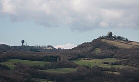 Les radars « 23 cm » et « palmier » au sommet du Mont Verdun et du Mont Thou en 2008. Le « palmier » a été depuis démantelé.