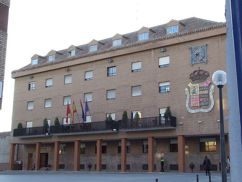 File:Mostoles AYUNTAMIENTO.JPG