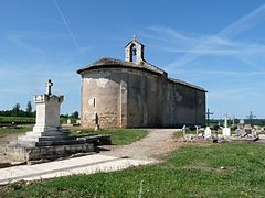 L'église Saint-Martin de Mouliets, avec la croix hosannière
