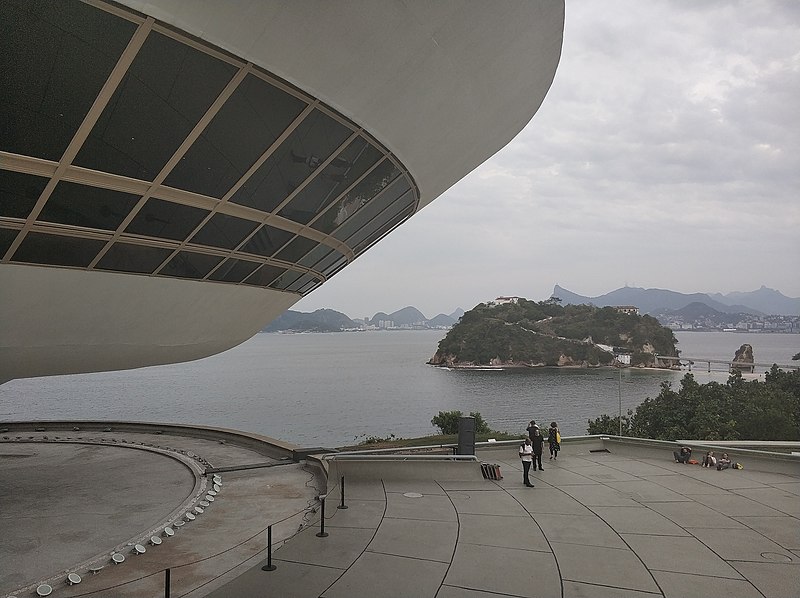 File:Museu de Arte Contemporânea, Niterói.jpg