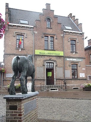 Hoe gaan naar Museum Belgisch Trekpaard met het openbaar vervoer - Over de plek