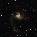 NGC 7592 par le projet « Legacy Surveys DR10 ». Cette image révèle bien la présence d'une queue de marée au Sud-Est de la paire de galaxies.