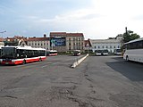 Čeština: Autobusové nádraží Praha Na Knížecí.