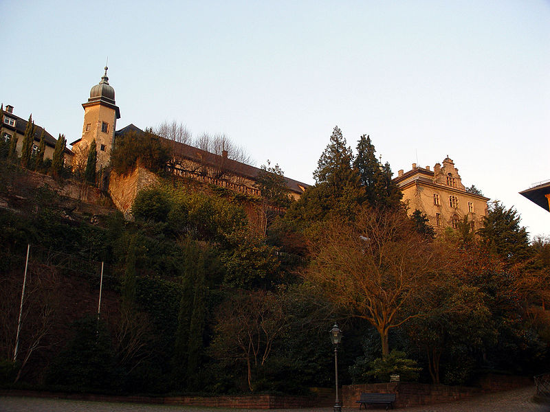 File:Neues Schloss Baden-Baden Frontansicht.JPG