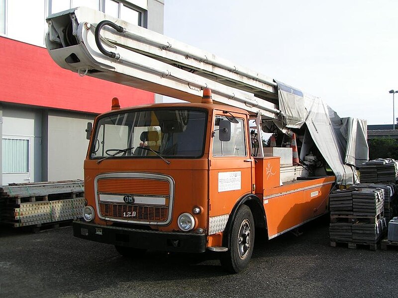 File:OM 120 bucket truck.jpg