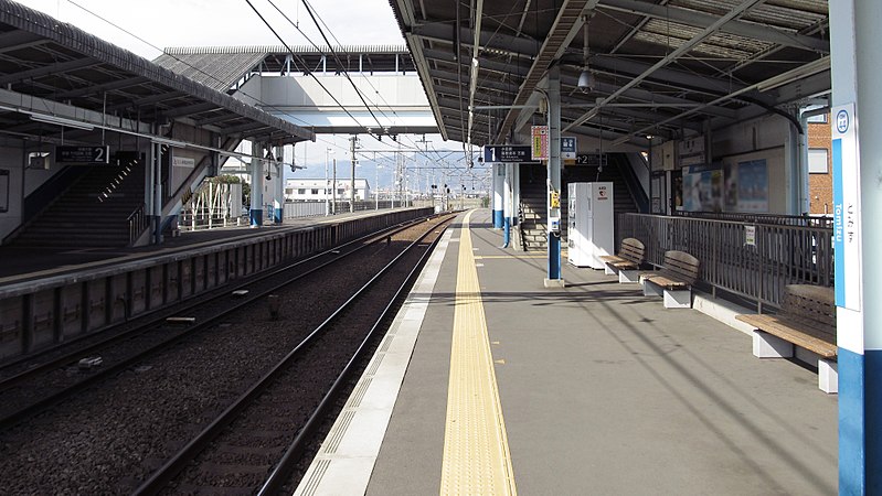 File:Odakyu-electric-railway-OH44-Tomizu-station-platform-20140304-135758.jpg