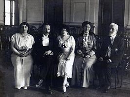 Юлія Рэйдэр (другая справа), выпуск Адэскай кансерваторыі 1916 года