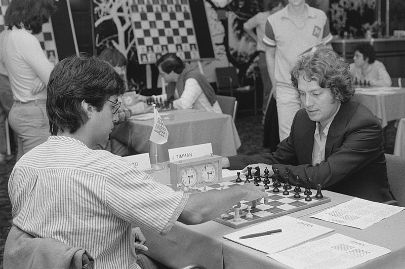 File:Ohra schaakfestival Timman (r) speelt tegen de Braziliaa Jaime Sunye Neto, Bestanddeelnr 933-3804.jpg