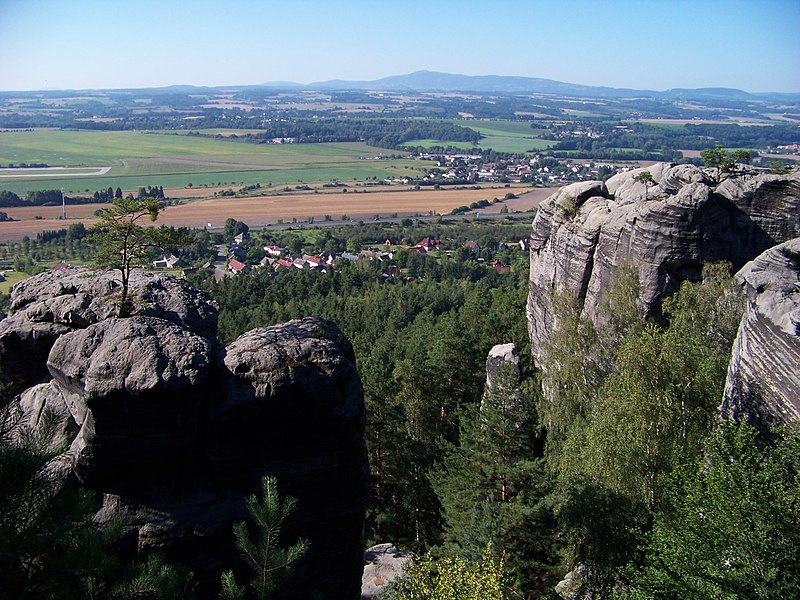 File:Olšina a Březina, z Příhrazských skal.jpg