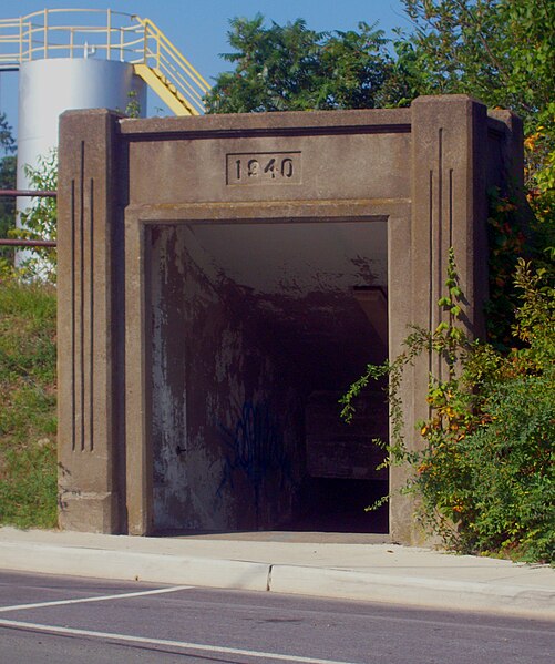 File:Old Monroe station passenger tunnel.jpg