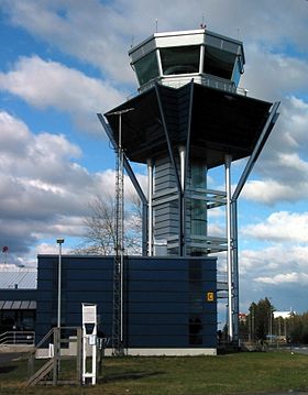 Torre de control del aeropuerto de Oulu