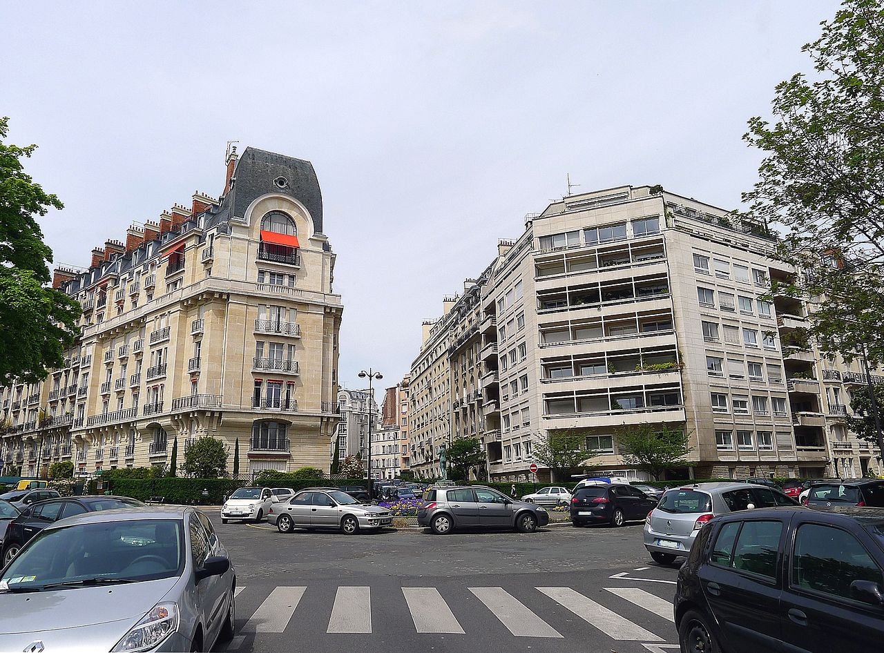 File:Place Rodin, Paris 16e 1.jpg - Wikimedia Commons