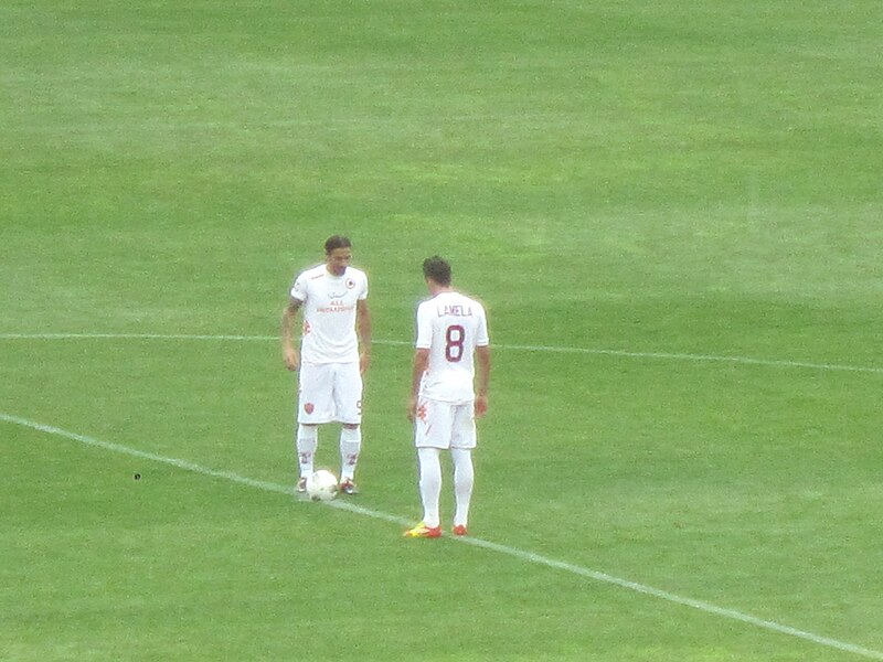 File:Pablo Daniel Osvaldo ed Erik Lamela, Lecce-Roma 2012.jpg