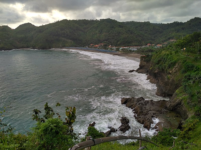 File:Pantai Patemon Kebumen.jpg