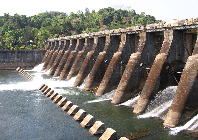 File:Pazhassi Dam - Dam, garden and reservoir23.jpg