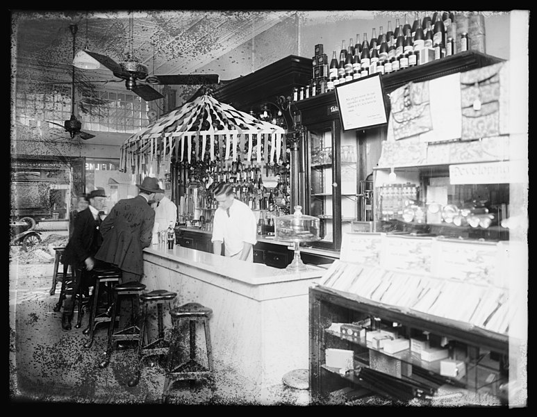 File:Peoples Drug Store, interior, 11th & G, (Washington, D.C.) LCCN2016823726.jpg