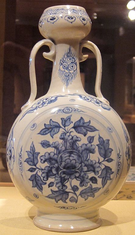 443px-Pilgrim_flask_from_Vietnam,_14th-15th_century,_stoneware_with_blue_underglaze,_HAA.JPG (443×767)