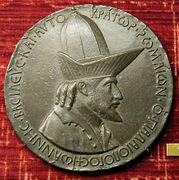 Medalla del emperador Juan VIII Paleólogo durante su visita a Florencia, por Pisanello (1438). La leyenda dice, en griego: «Juan el Paleólogo, basileus y autokrator de los romanos».