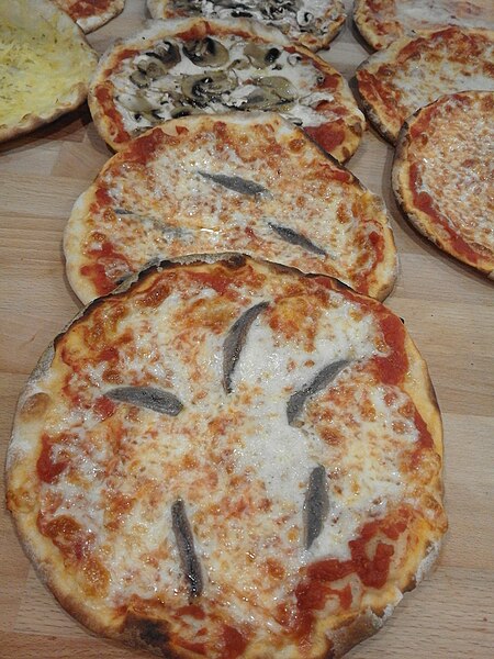 File:Pizza with mozzarella and anchovies.jpg